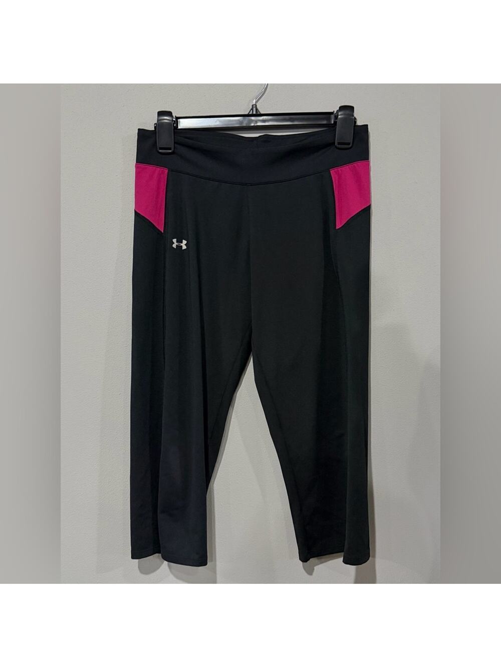Under Armour AllSeasonGear Capri Leggings - Black/Pink - Size SM